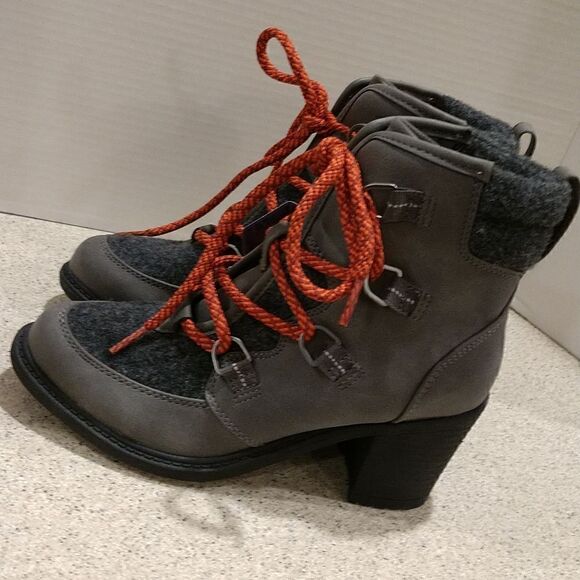 👍 Funky New Gray Boots Size 6.5  S1 - Picture 1 of 5